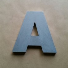 Letra en relieve 3D de zinc ARIAL NEGRO